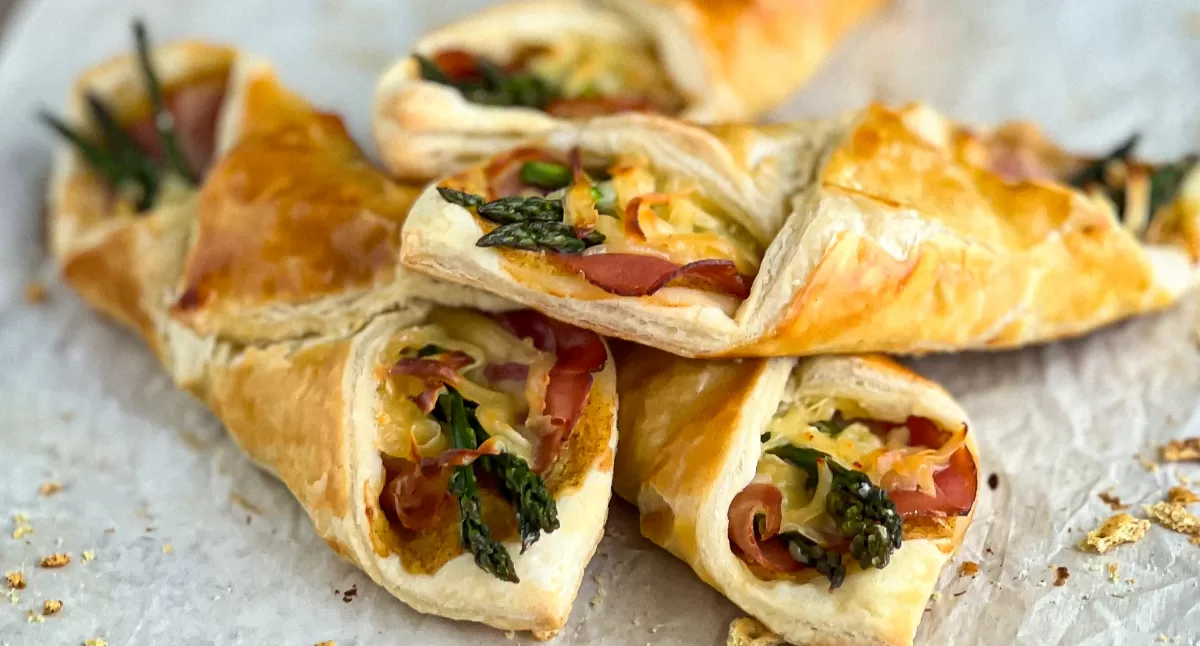 Asparagus & Prosciutto Puff Pastry Bundles with Beer'n Brat Mustard